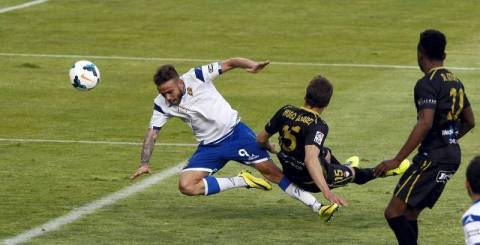 La jugada del gol. Foto: periódico de Aragón